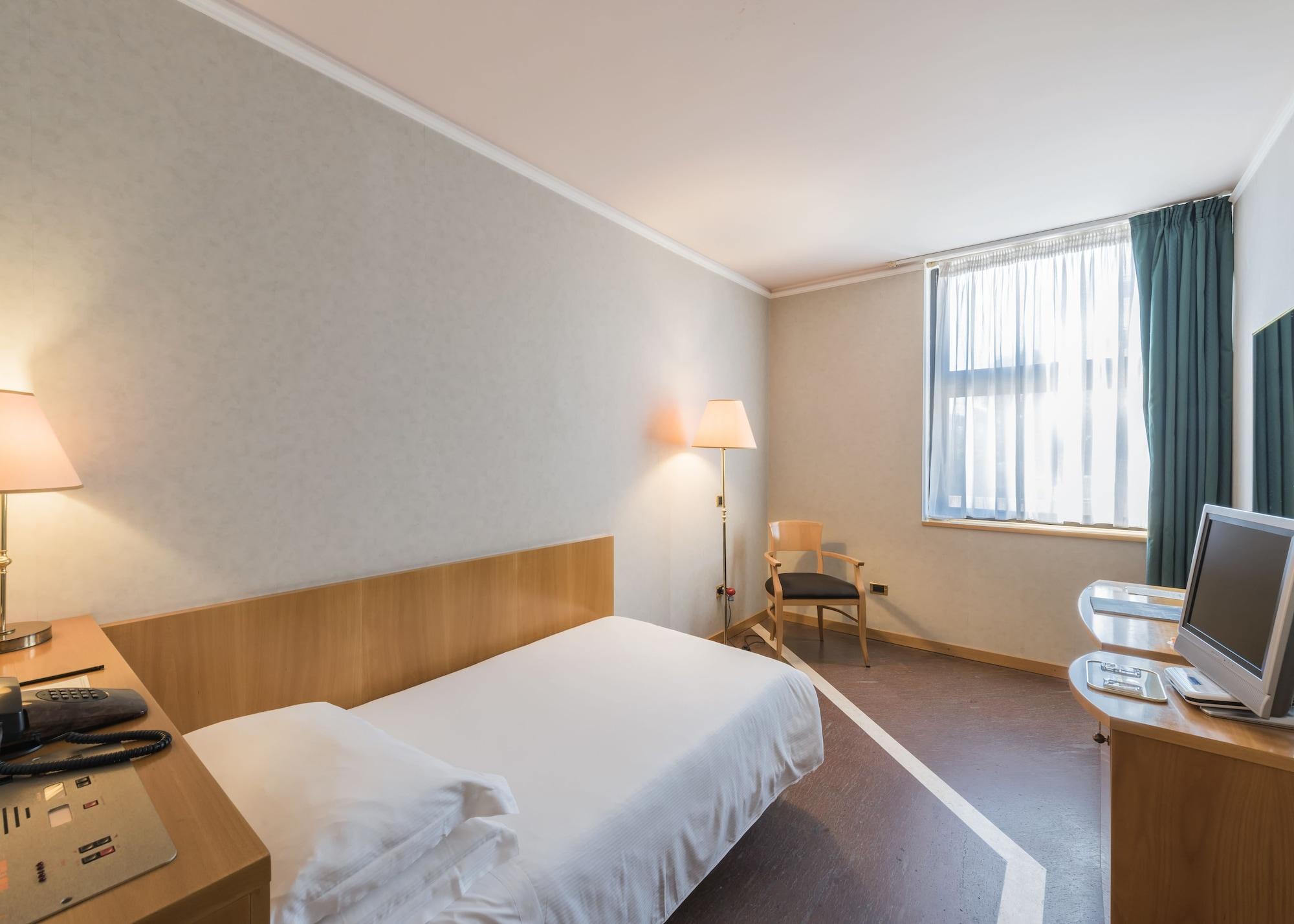 קליארי Caesar'S Hotel מראה חיצוני תמונה