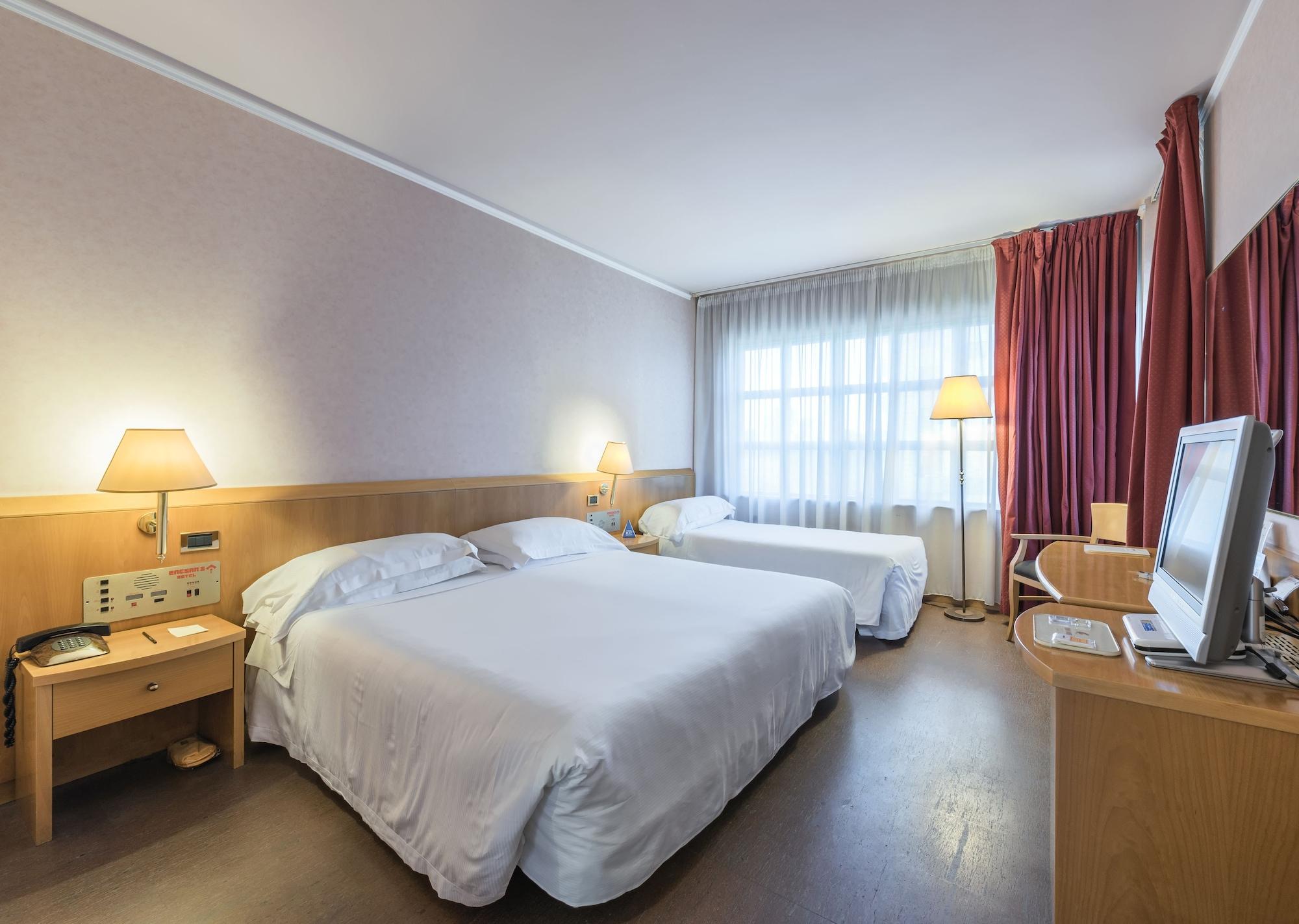 קליארי Caesar'S Hotel מראה חיצוני תמונה