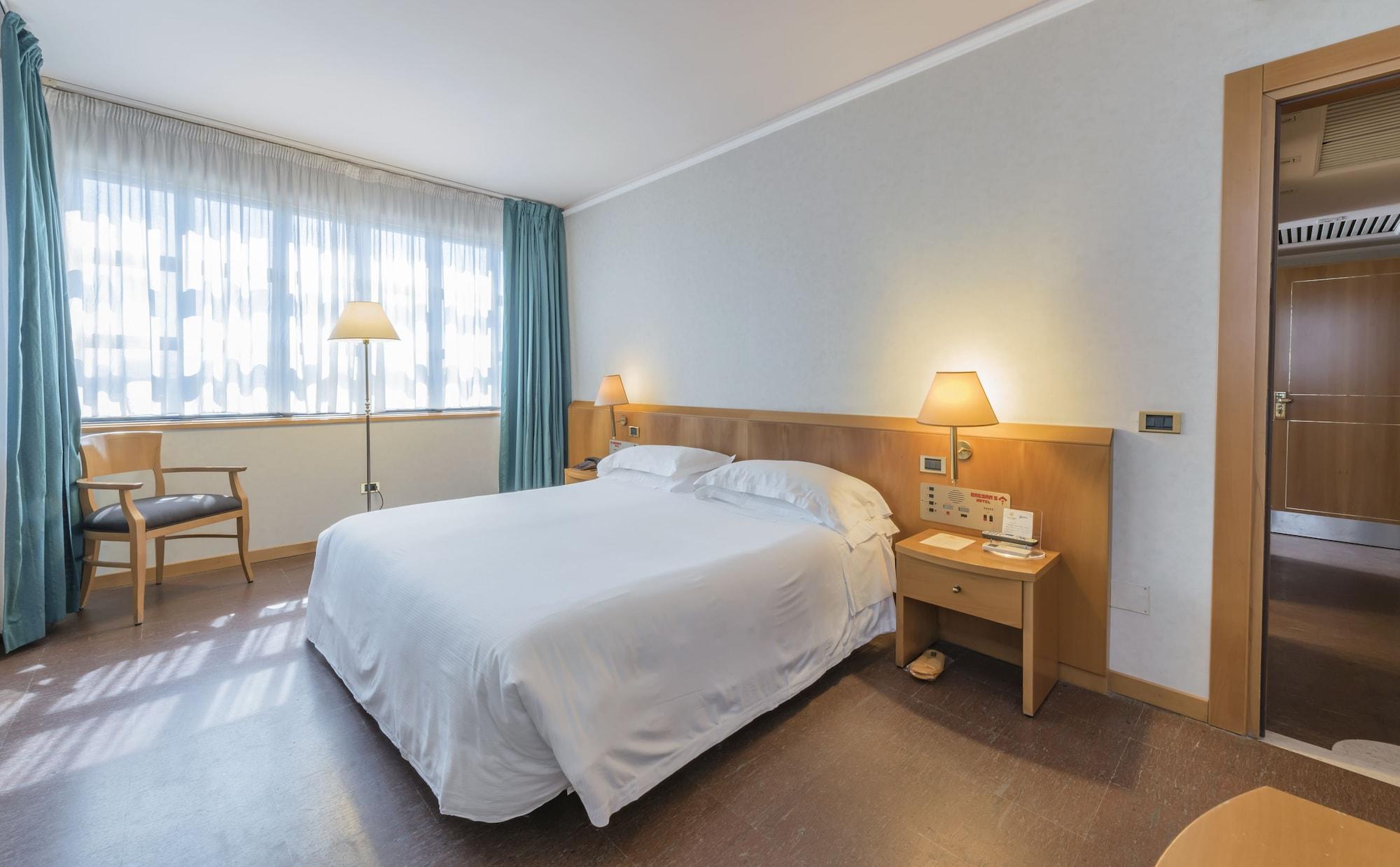 קליארי Caesar'S Hotel מראה חיצוני תמונה