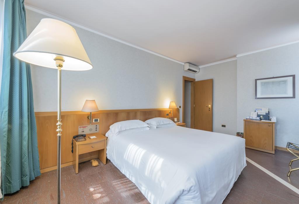 קליארי Caesar'S Hotel מראה חיצוני תמונה